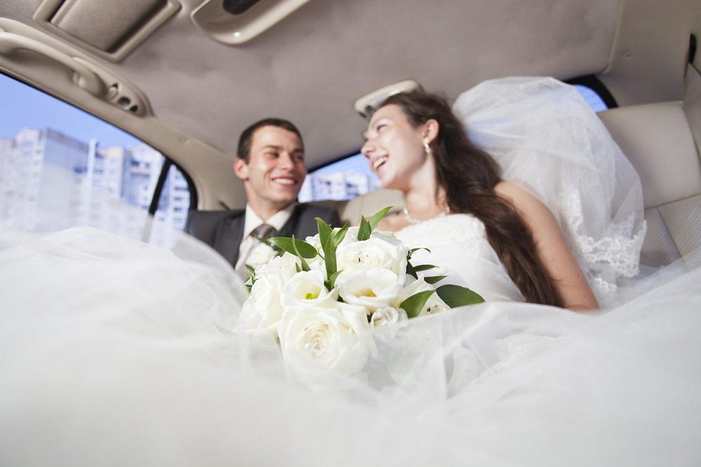 wedding couple in limo